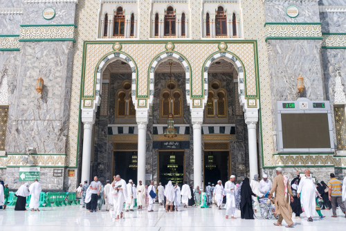 في بدع الألفاظ في الأذان