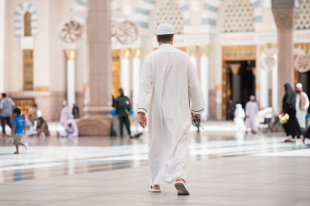 الاستماع للأذان وإجابة المؤذن