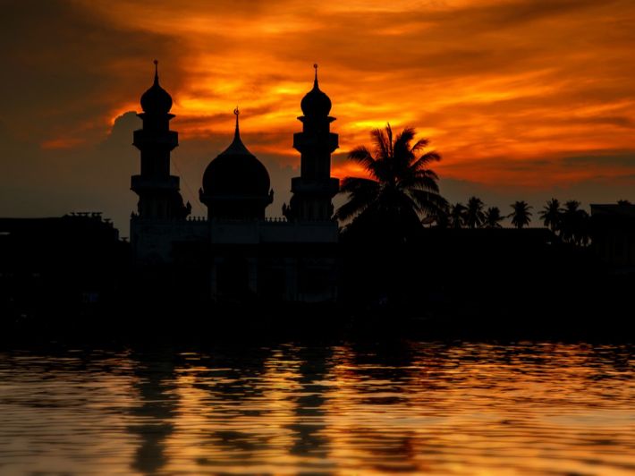 سمعت أذان الفجر فعلمت أنها رسالة من الله إلي