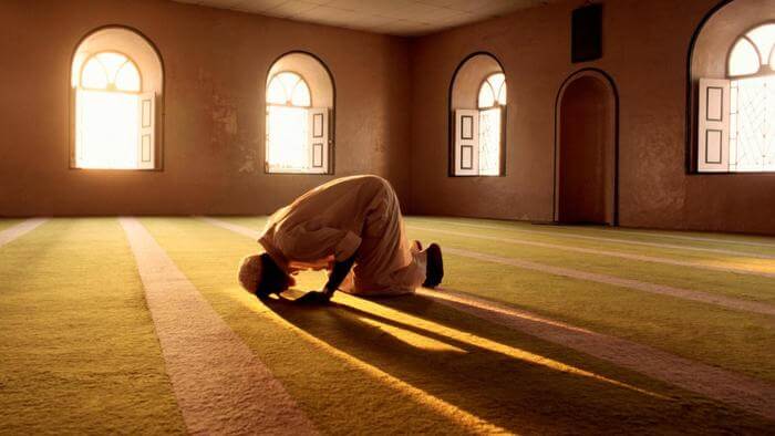 الصلاة عمود الإسلام وركنه العظيم